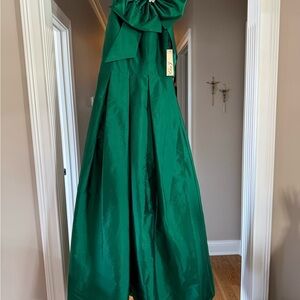 Elegant Green Strapless Gown